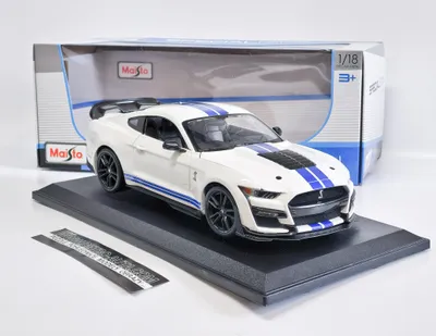 Obrázok produktu pre Ford Mustang Shelby GT500 - bielo-modrý MAISTO 1:18