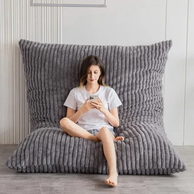 Imagen del producto de Cama tipo saco grande - Terciopelo gris - 135x190 cm - Relleno suave y mullido - Sofá cama y sillón de relax