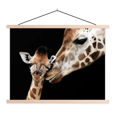Produktbild von MuchoWow® Textilposter Giraffe - Tiere - Schwarz - Porträt - Tiere 120x90 cm mit holzfarbenen Rahmen - Magnetisch