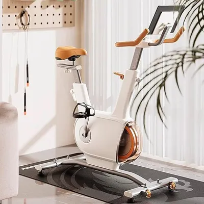 Produktbild von Clover Fitness Sophy W1 – Leises Indoor Fahrrad mit 32 Widerständen, Touchscreen & Rennsattel – Heimtrainer für intensives Training Zuhause