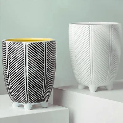 Produktbild von Famanu Pflanzgefäß Keramik mit Streifen - 19 cm hoch, weiß