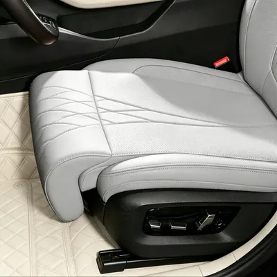 Obrázek produktu pro Omgoods – Polštář do auta s opěrkou nohou – Ergonomický, protiskluzový polštář pro pohodlí během jízdy autem