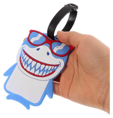 Produktbild von Kofferanhänger Hai aus PVC – Flexibles Reiseaccessoire zur einfachen Gepäckidentifikation