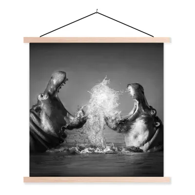Produktbild von MuchoWow® Textilposter Tiere - Nilpferd - Wasser - Schwarz - Weiß 60x60 cm mit holzfarbenen Rahmen - Wanddekoration