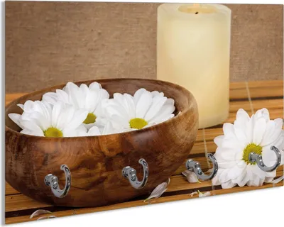 Produktbild von Wallario Schlüsselbrett aus Glas, Motiv: Stillleben - Kerzen und Blumenblüten in Holzschale, 30 x 20 cm mit 4 Haken