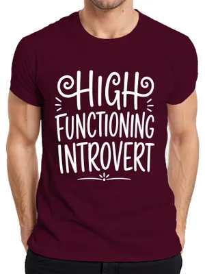 Productafbeelding van T-shirt voor heren, kleur bordeauxrood, maat 3XL, met de tekst: "Hoogfunctionerende introverten", "Introvert statement", "Sarcasme", "MBTI"