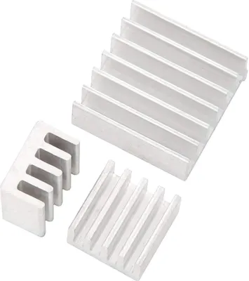 Produktbild von AZ-Delivery Weiteres Zubehör 3er Set passive Alu Kühlkörper für Raspberry Pi A + B mit wärmeleitender Spezialklebefolie, 1x Set