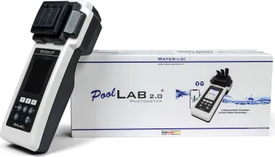 A PoolLab 2.0 Photometer and its packaging are displayed against a white background.