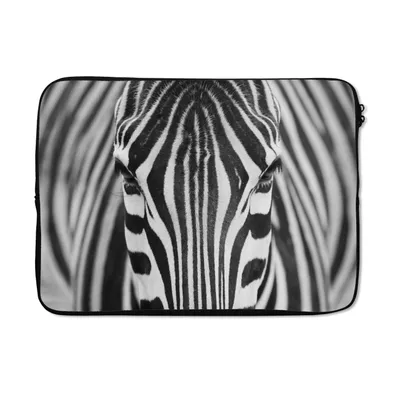 Produktbild von MuchoWow® Laptop Hülle 14 ZollZebra - Tiere - Schwarz und weiß - Porträt Laptoptasche - Laptoptasche - Stoßsicher - Schutzhaube