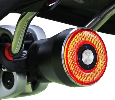Produktbild von Smartes Fahrradrücklicht mit Bremslicht und Lichtsensor, LED Fahrrad Rücklicht Hinten USB, Aluminium IPX6 Wasserdicht für MTB, E-Bikes, Rennrad