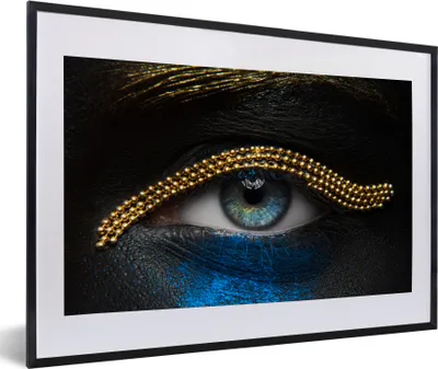 Produktbild von MuchoWow® Gerahmtes Poster Frau - Augen - Make-up - Luxus - Gold 60x40 cm - Poster mit Schwarzem Bilderrahmen Wandposter Rahmen Foto Bilder - Schlafzimmer - Plakat in Rahmen - Drucken