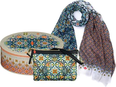 Produktbild von Oilily M Gift Set Ensign Blue Schal + Shoulder Bag