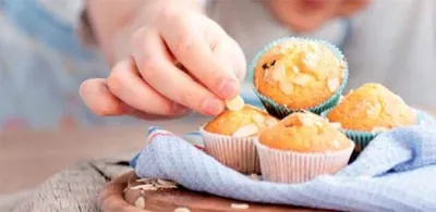 Produktbild von 160x Muffinkapseln Gebäckkapseln Gelbgrün mit weißen Punkten Ø 50 x 30 mm