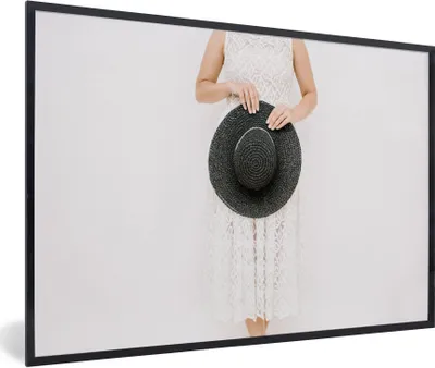 Produktbild von MuchoWow® Gerahmtes Poster Hut - Schwarz - Tropisch 90x60 cm - Poster mit Schwarzem Bilderrahmen Wandposter Rahmen Foto Bilder - Fotorahmen - Foto-Plakat