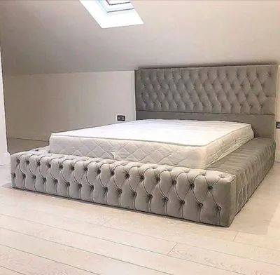 Produktbild von Chesterfield Big Bett Großer Kopfteil Betten Polster Hotel Samt Grau Stoff Ohren
