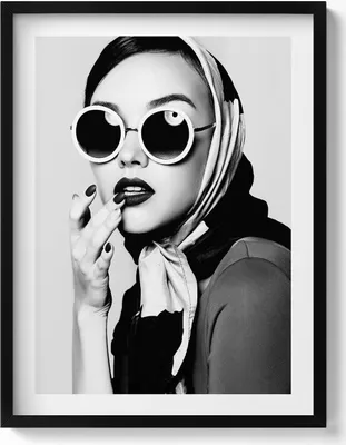 Produktbild von Schwarz-weißes Porträt einer Frau im Glamour-Stil– Wandbild mit Rahmen – Gerahmtes Bild  – Wanddekoration – 60x80 cm –  Schwarz Rahmen