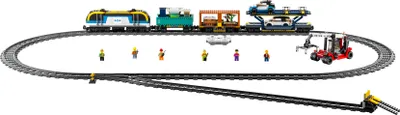 Produktbild von LEGO City Güterzug, Spielzeug-Eisenbahn mit Ton, ferngesteuerter Zug, Autotransporter, 33 Schienen-Elemente und 2 Autos, Set ab 7 Jahre 60336