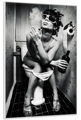 Produktbild von Wallario Wandbild Kloparty - Sexy Frau auf Toilette mit Zigarette und Schnaps, Größe: 61 x 91,50 cm, Poster mit weißem Aluminiumrahmen