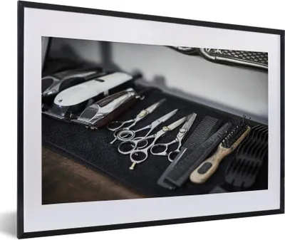 Produktbild von MuchoWow® Gerahmtes Poster Eine Reihe von Friseureigenschaften 60x40 cm - Poster mit Schwarzem Bilderrahmen Wandposter Rahmen Foto Bilder - Schlafzimmer - Plakat in Rahmen - Drucken