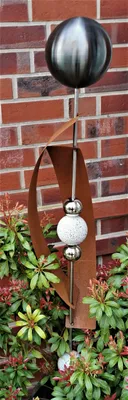 Produktbild von Skulptur Deimos schwarz matt gebürstet 145 cm Edelstahl & Cortenstahl Beetstecker Gartenstecker Rosenkugel