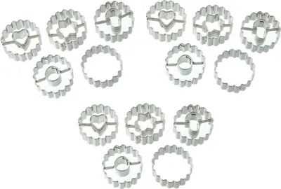 Produktbild von Dr. Oetker 15er Mini-Linzer Ausstecher-Set, Ausstechformen für Weihnachten, hochwertige Ausstecher für Plätzchen, Kekse und Fondant, vielfältige Motive (Farbe: Silber), Menge: 1 x 15er Set