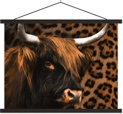 Produktbild von MuchoWow® Textilposter Schottisches Hochlandrind - Schwarz - Pantherdruck 120x90 cm mit schwarzem Rahmen - Aufhänger für Poster
