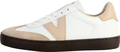 Produktbild von Sneakers mit Schnürsenkeln