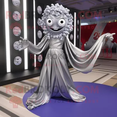 Productafbeelding van Silver Medusa mascotte REDBROKOLY kostuum karakter gekleed met een pantalon en sjaals