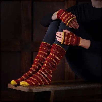 Produktbild von ThumbsUp! Harry Potter Strick-Set Socken    Gryffindor rot