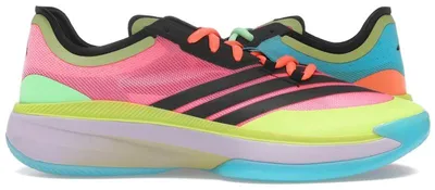 Image de Adidas Adizero Select 3.0 Low, couleur rose "Lucid", déjà portée, avec des accents vert "Lime" - Pointure européenne 49 1/3