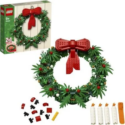 A LEGO Christmas wreath set is displayed with its packaging and loose pieces.