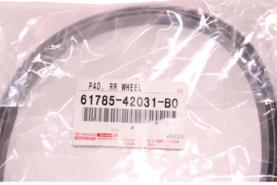 Zdjęcie produktu dla TOYOTA RAV4 Uszczelka osłony tylnego błotnika 61785-42031-B0 OE