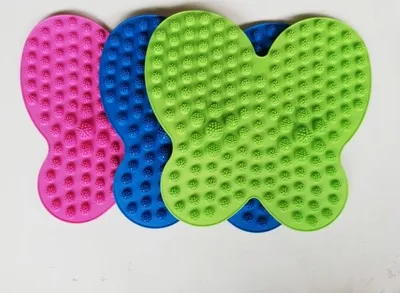 Obrázek produktu pro Podložka na masáž nohou plast 36x38cm - mix barev
