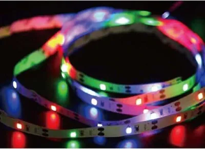 Produktbild von LED Lichtband 3 m mit 90 farbigen LEDs selbstklebend batteriebetrieben – flexibles Deko Licht für Wohnzimmer Schlafzimmer Küche TV und indirekte Innenbeleuchtung