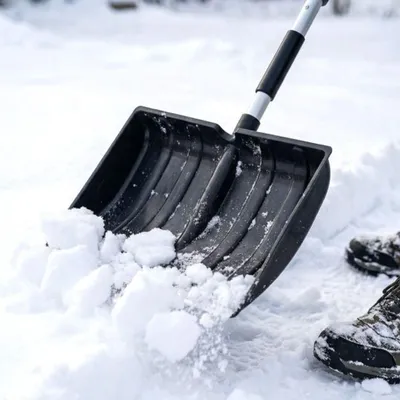 Obrázek produktu pro Lopata na sníh, lehká rukojeť D-Grip, hliníková hrana, černá