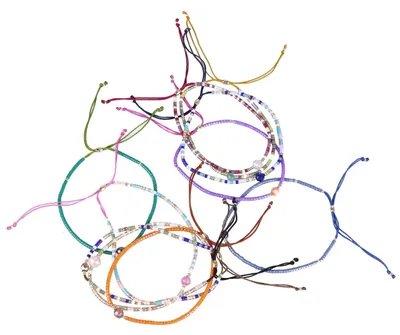 Productafbeelding van Set van 10 handgemaakte macramé vriendschapsarmbanden