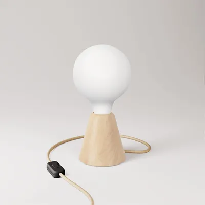 Image de Lampe de table avec pied en aulne et ampoule effet porcelaine
