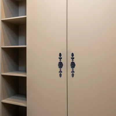 Produktbild von Roellgs Türgriff Möbelgriff 163mm 6-teilig schwarze Schrankgriffe Metall Türzieher für Schubladen Kleiderschränke Gartentüren Scheunentüren (Vintage-Muster)