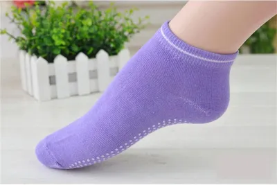 Produktbild von CHPN – Socken – Anti-Rutsch-Socken – Sportsocken – Yoga-Socken – Fitness-Socken – Lila – Größe 35/40 – Pilates-Socken
