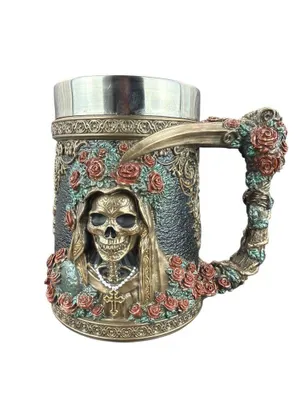 Image de Pichet à bière Santa Muerte, Fleurs Veronese, Crâne, Calice, Style gothique, Aspect bronze, Cadeau. Référence : WU78473A4
