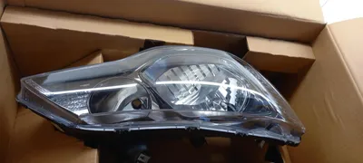 Imagen del producto de Faro delantero original de Honda, número de pieza 33101SNBG51
