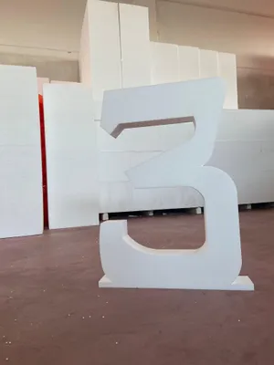 Productafbeelding van Styrofoam Figuren H 100 cm voor Decoratie