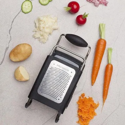 Image de Râpe de cuisine à 4 lames : fine, extra-grossière, lame à double face, en acier inoxydable