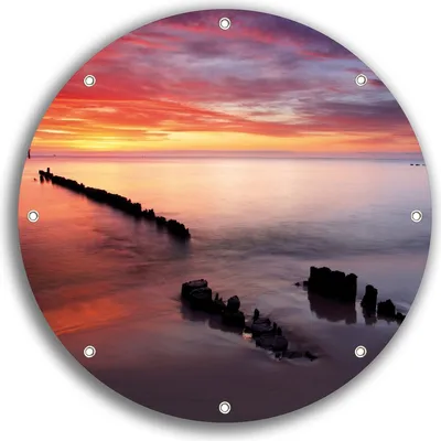 Produktbild von Wallario rundes Outdoor-Poster für Garten oder Balkon, Motiv Sandstrand im Sonnenuntergang - Roter Himmel, 30 cm Durchmesser
