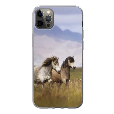Produktbild von MuchoWow® Handyhülle Schutzhülle Hülle für iPhone 13 Pro Max Pferde - Gras - Berge Silikon Softcase Handy Hülle - Mobiltelefon