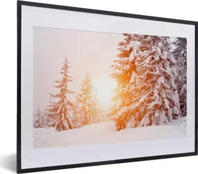 Produktbild von MuchoWow® Gerahmtes Poster Sonne - Bäume - Schnee 40x30 cm - Poster mit Schwarzem Bilderrahmen Wandposter Rahmen Foto Bilder - Bilderrahmen - Poster im Rahmen