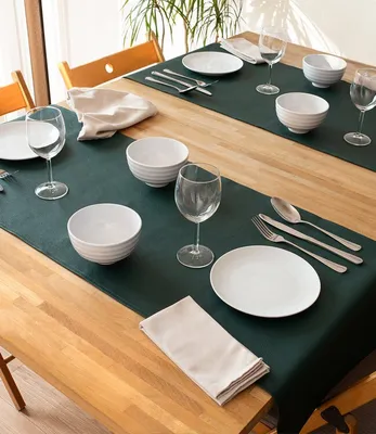 Produktbild von Monaco Jungle Green Tischläufer  in Lederoptik | Tafelläufer Grün 140x45cm
