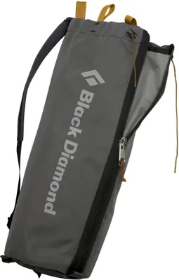 Schmaler grauer Rope Bucket von Black Diamond mit Reißverschluss und Tragegurt; ideal für Kletterausrüstung.