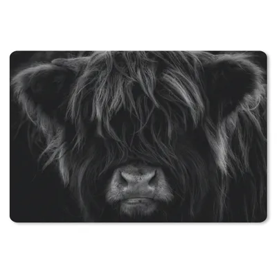 Produktbild von MuchoWow® Schreibtischunterlage Schottischer Highlander - Kuh - Schwarz - Weiß - Porträt 60x40 cm - XXL Mauspad - Großes Mauspad