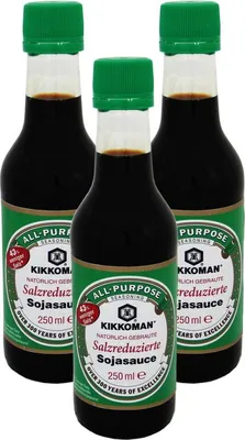 Produktbild von 3er-Pack KIKKOMAN Salzreduzierte Sojasauce (3x 250ml) | Soja Soße | Soy Sauce